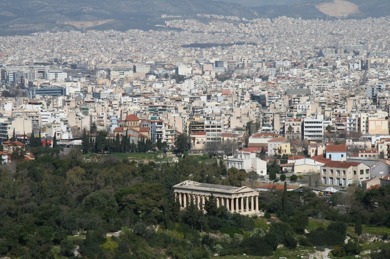 山西一景区游客与保安起冲突遭围殴，文明旅游与景区管理的双重反思