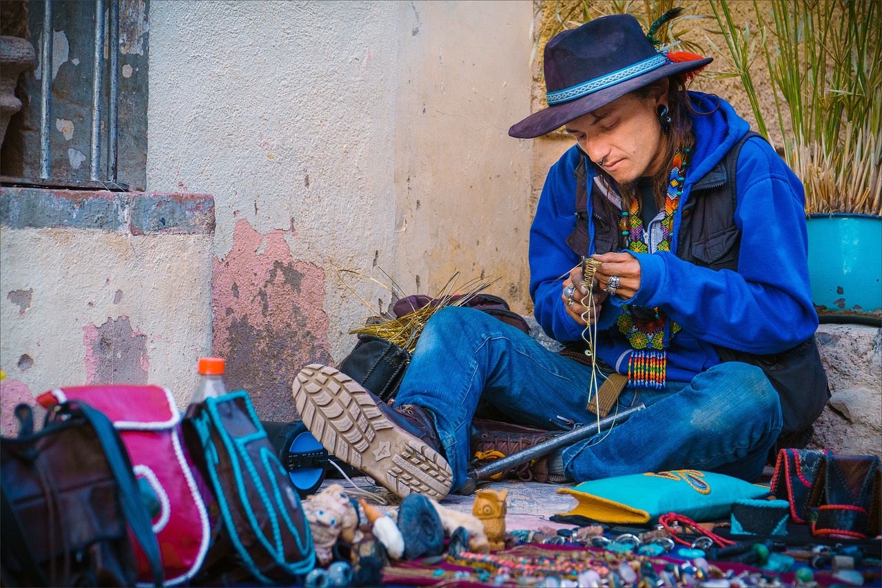 多地断崖式降温，短袖与羽绒服在街头的奇妙同框