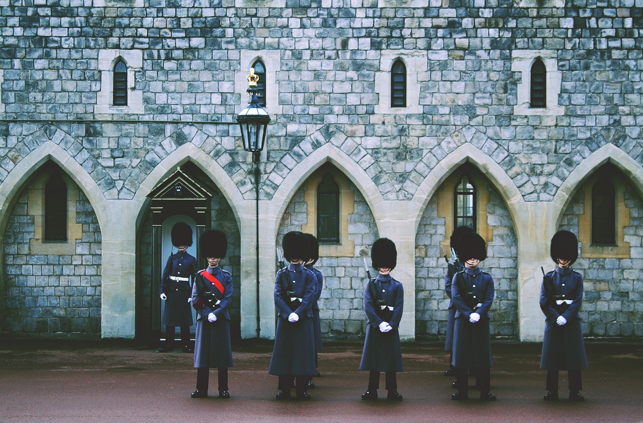 英国女子受邀免费游墨西哥后被逼运毒，一场跨国悲剧的警示